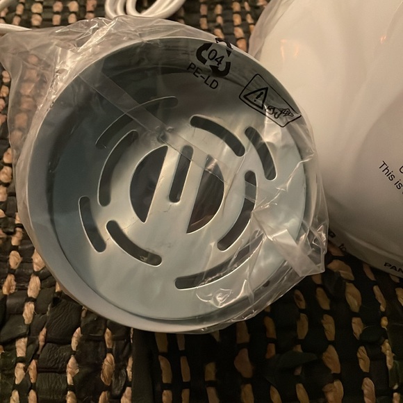 Pantone Castor 25 white pendant lamp - Picture 3 of 8